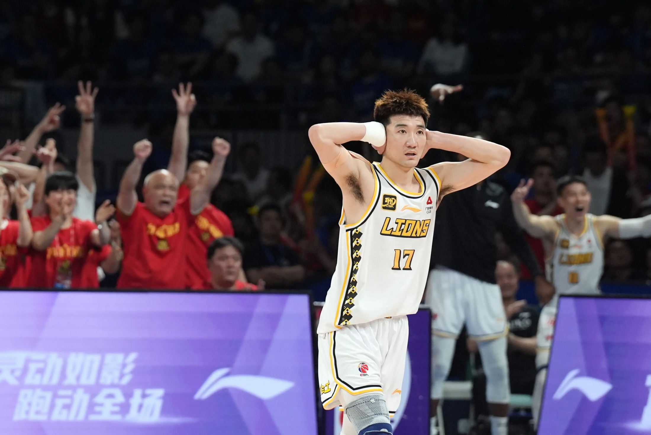 爱游戏体育官网关于冲刺阶段比利亚雷亚尔回应争议：CBA常规赛节点到来，悬念犹存，阵容厚度经受考验的信息